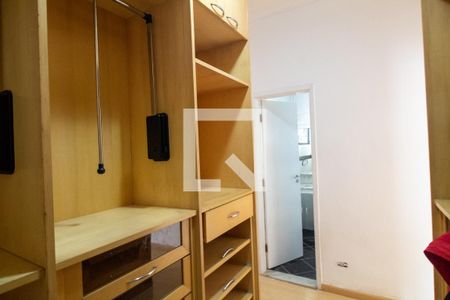 Casa para alugar com 185m², 4 quartos e 4 vagas Casa para alugar com 185m², 4 quartos e 4 vagasCloset da suíte 2