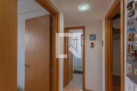 Corredor de apartamento para alugar com 3 quartos, 90m² em Sagrada Família, Belo Horizonte