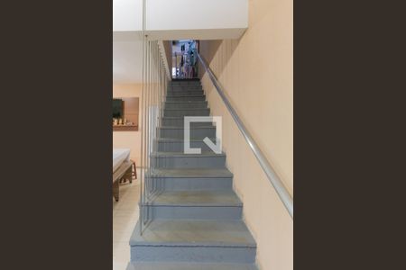 Casa à venda com 125m², 2 quartos e 1 vagaEscada