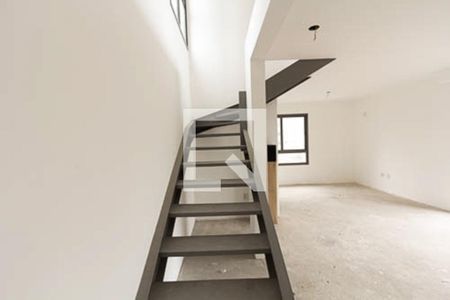 Apartamento à venda com 99m², 2 quartos e 1 vagaEscada