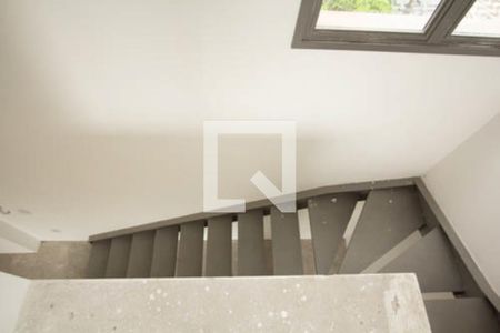 Apartamento à venda com 99m², 2 quartos e 1 vagaEscada