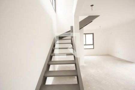 Apartamento à venda com 99m², 2 quartos e 1 vagaEscada