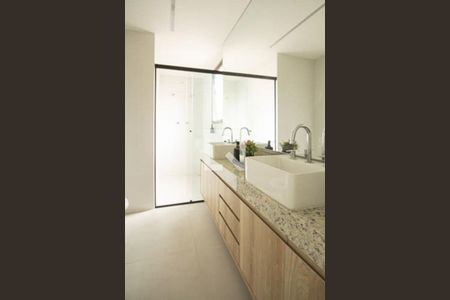 Apartamento para alugar com 99m², 2 quartos e 1 vaga Apartamento para alugar com 99m², 2 quartos e 1 vagaBanheiro da Suíte 2