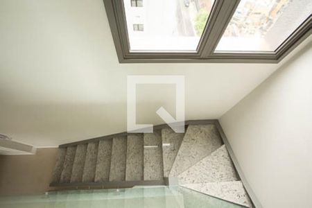 Apartamento para alugar com 99m², 2 quartos e 1 vaga Apartamento para alugar com 99m², 2 quartos e 1 vagaEscada