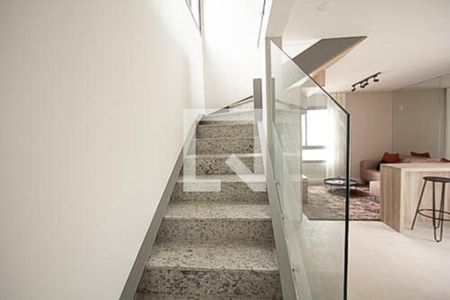 Apartamento para alugar com 99m², 2 quartos e 1 vaga Apartamento para alugar com 99m², 2 quartos e 1 vagaEscada