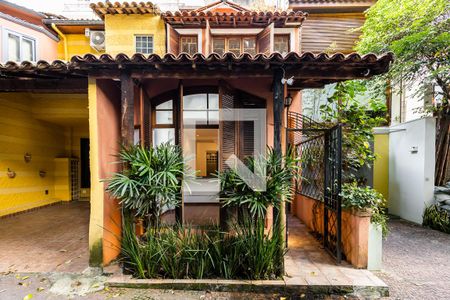 Casa à venda com 130m², 2 quartos e 1 vagaFachada 1