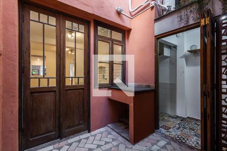 Casa à venda com 130m², 2 quartos e 1 vagaÁrea de Serviço - Quintal