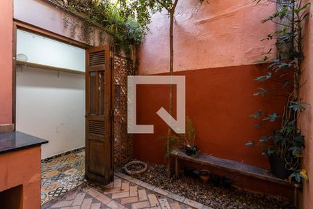 Casa à venda com 130m², 2 quartos e 1 vagaÁrea de Serviço - Quintal