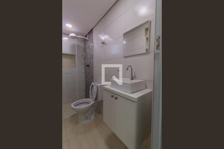 Banheiro de kitnet/studio para alugar com 1 quarto, 21m² em Jardim Maria Duarte, São Paulo