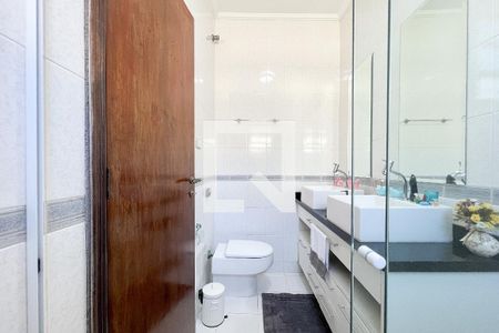 Casa à venda com 240m², 2 quartos e 3 vagasBanheiro do Quarto 1