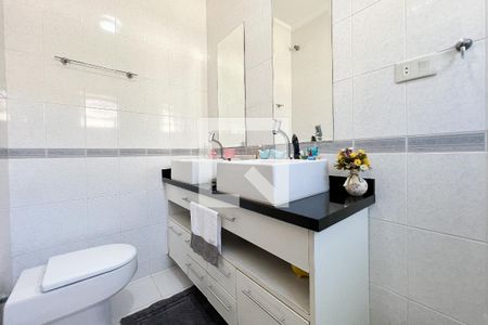 Casa à venda com 240m², 2 quartos e 3 vagasBanheiro do Quarto 1