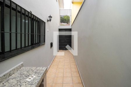 Casa à venda com 129m², 2 quartos e 2 vagas Casa à venda com 129m², 2 quartos e 2 vagasCorredor externo