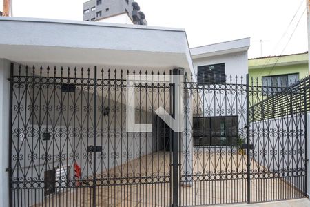 Casa à venda com 129m², 2 quartos e 2 vagas Casa à venda com 129m², 2 quartos e 2 vagasFachada