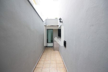 Casa à venda com 129m², 2 quartos e 2 vagas Casa à venda com 129m², 2 quartos e 2 vagasCorredor externo
