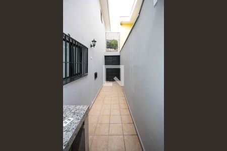 Casa à venda com 129m², 2 quartos e 2 vagas Casa à venda com 129m², 2 quartos e 2 vagasCorredor externo