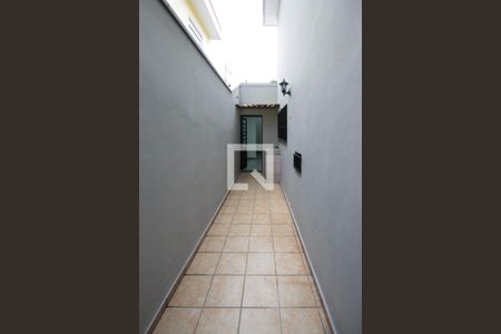 Casa à venda com 129m², 2 quartos e 2 vagas Casa à venda com 129m², 2 quartos e 2 vagasCorredor externo