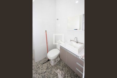 Casa à venda com 129m², 2 quartos e 2 vagas Casa à venda com 129m², 2 quartos e 2 vagasBanheiro