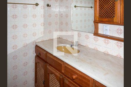 Banheiro de apartamento para alugar com 1 quarto, 50m² em Floresta, Porto Alegre
