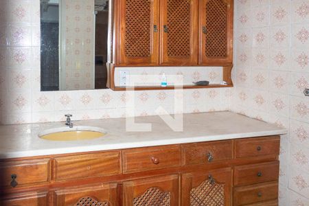 Banheiro de apartamento para alugar com 1 quarto, 50m² em Floresta, Porto Alegre