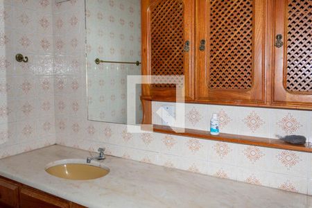 Banheiro de apartamento para alugar com 1 quarto, 50m² em Floresta, Porto Alegre