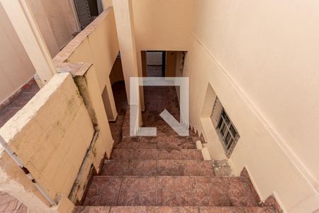 Escada de casa para alugar com 2 quartos, 90m² em Vila Natália, São Paulo