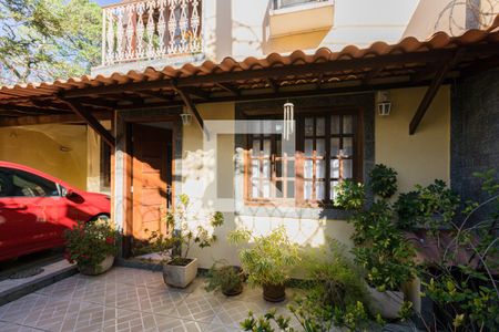 Casa de condomínio à venda com 168m², 4 quartos e 1 vaga Casa de condomínio à venda com 168m², 4 quartos e 1 vagaGaragem