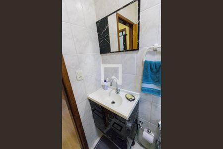 Casa de condomínio à venda com 168m², 4 quartos e 1 vaga Casa de condomínio à venda com 168m², 4 quartos e 1 vagaBanheiro Social 2