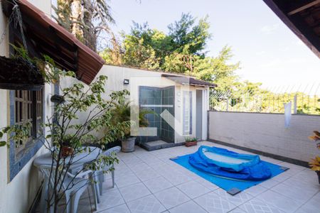 Casa de condomínio à venda com 168m², 4 quartos e 1 vaga Casa de condomínio à venda com 168m², 4 quartos e 1 vagaÁrea Externa