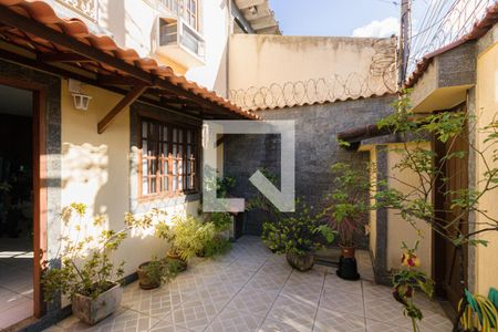 Casa de condomínio à venda com 168m², 4 quartos e 1 vaga Casa de condomínio à venda com 168m², 4 quartos e 1 vagaVaranda