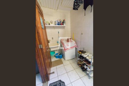 Casa de condomínio à venda com 168m², 4 quartos e 1 vaga Casa de condomínio à venda com 168m², 4 quartos e 1 vagaÁrea de Serviço