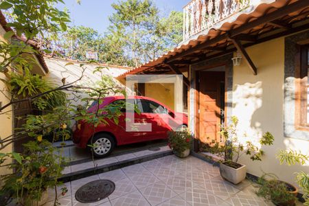 Casa de condomínio à venda com 168m², 4 quartos e 1 vaga Casa de condomínio à venda com 168m², 4 quartos e 1 vagaGaragem