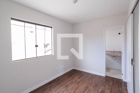 Casa à venda com 119m², 3 quartos e 1 vagaSuíte 