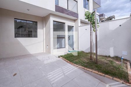 Casa à venda com 119m², 3 quartos e 1 vagaEntrada