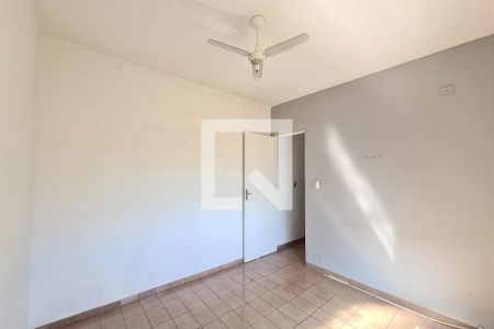 Casa para alugar com 174m², 5 quartos e 1 vagaQuarto 1 (casa dos fundos)