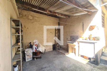 Casa para alugar com 174m², 5 quartos e 1 vagaÁrea de Serviço (casa dos fundos)