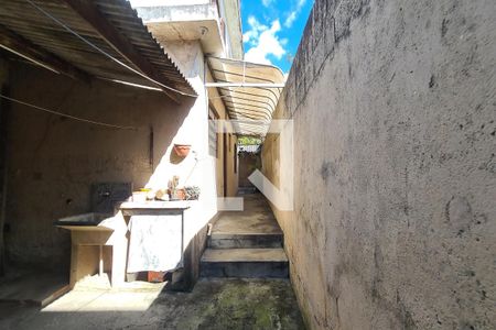 Casa para alugar com 174m², 5 quartos e 1 vagaÁrea de Serviço (casa dos fundos)