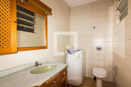Banheiro de apartamento à venda com 1 quarto, 36m² em Floresta, Porto Alegre