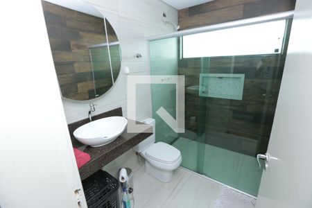 Banheiro Social de casa à venda com 3 quartos, 330m² em Monte Castelo, Contagem