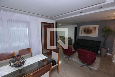 Sala de casa à venda com 3 quartos, 330m² em Monte Castelo, Contagem