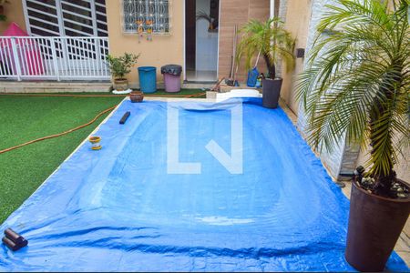 Casa à venda com 168m², 3 quartos e 2 vagas Casa à venda com 168m², 3 quartos e 2 vagasPiscina