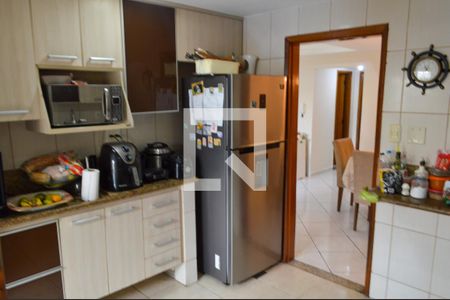 Casa à venda com 168m², 3 quartos e 2 vagas Casa à venda com 168m², 3 quartos e 2 vagasCozinha