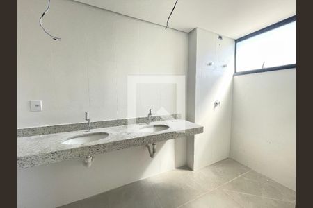 Banheiro suíte de apartamento à venda com 3 quartos, 83m² em Jaraguá, Belo Horizonte
