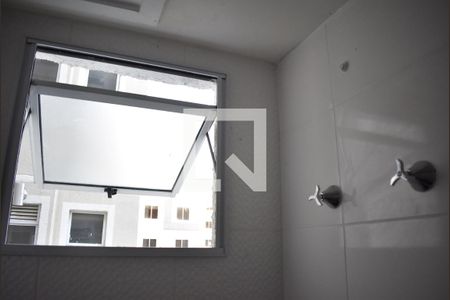Apartamento para alugar com 50m², 2 quartos e 1 vagaDetalhe do banheiro