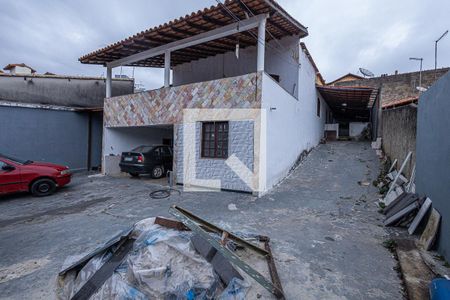 Casa para alugar com 230m², 3 quartos e 15 vagasQuintal / Vagas de garagem