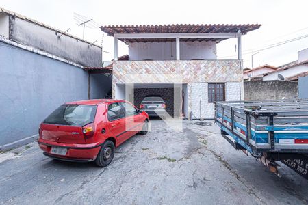 Casa para alugar com 230m², 3 quartos e 15 vagasQuintal / Vagas de garagem