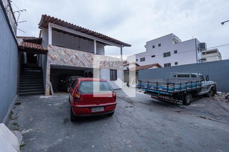 Casa para alugar com 230m², 3 quartos e 15 vagasQuintal / Vagas de garagem