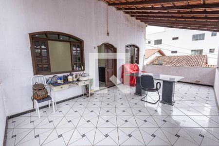 Casa para alugar com 230m², 3 quartos e 15 vagasVaranda