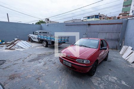 Casa para alugar com 230m², 3 quartos e 15 vagasQuintal / Vagas de garagem