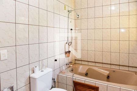 Casa à venda com 297m², 4 quartos e 2 vagasBanheiro da Suíte