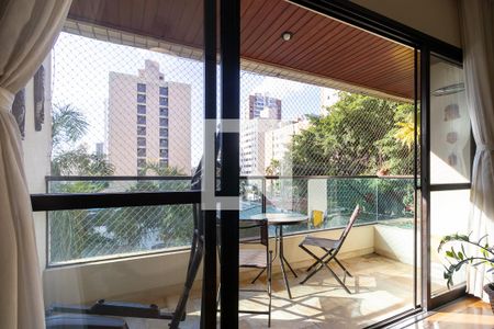 Sacada de apartamento para alugar com 3 quartos, 140m² em Cambuí, Campinas